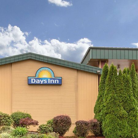 Days Inn By Wyndham Black Bear Сейлем Экстерьер фото