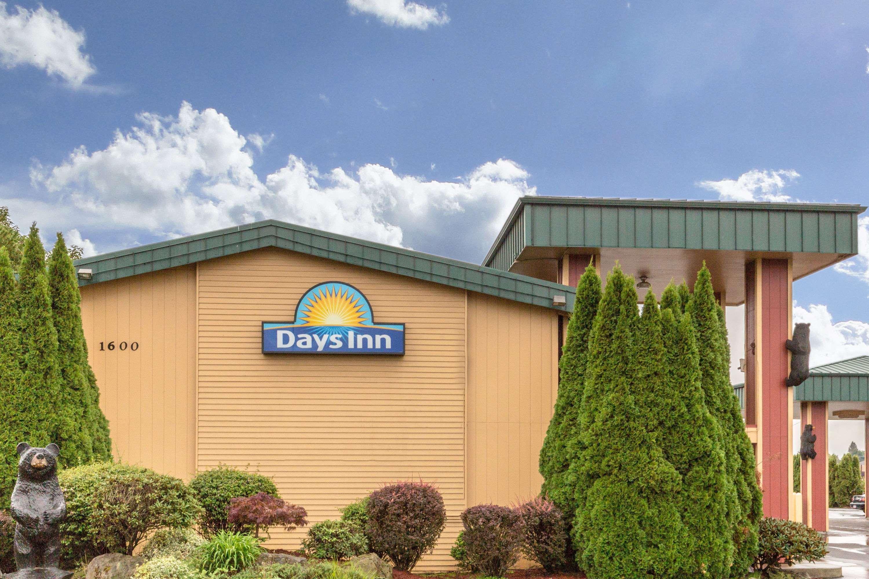 Days Inn By Wyndham Black Bear Сейлем Экстерьер фото