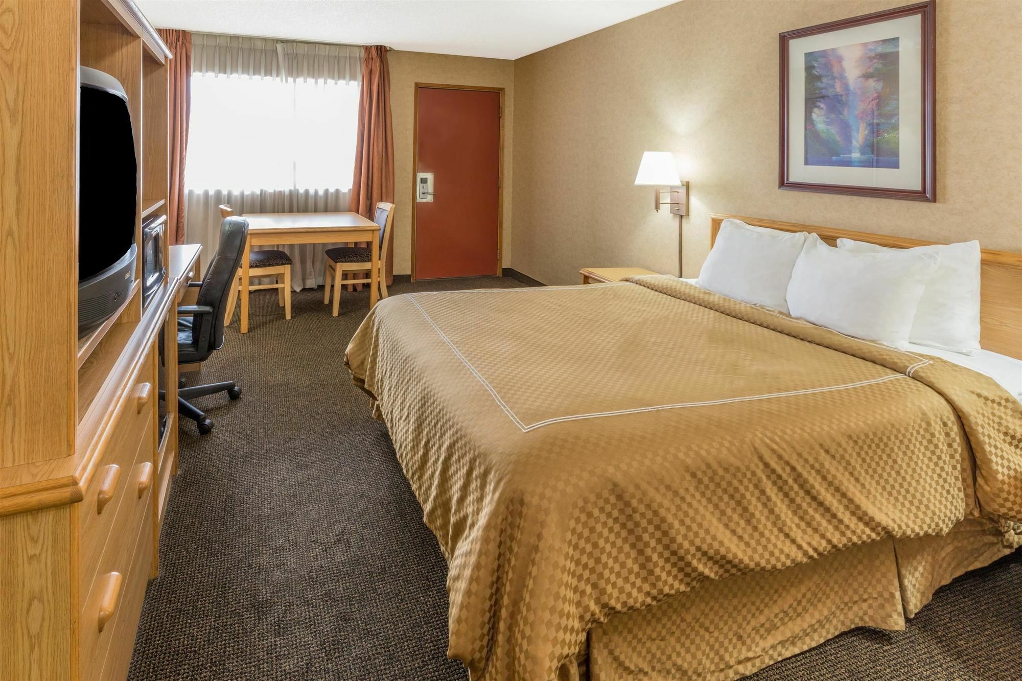 Days Inn By Wyndham Black Bear Сейлем Экстерьер фото